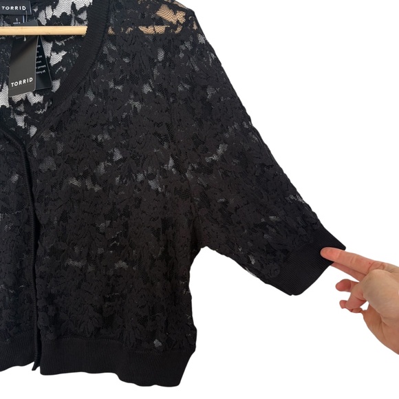 Torrid Cropped Black Lace Shrug Cardigan Button Front NWT Sz 1X (14-16) - Picture 3 of 8
